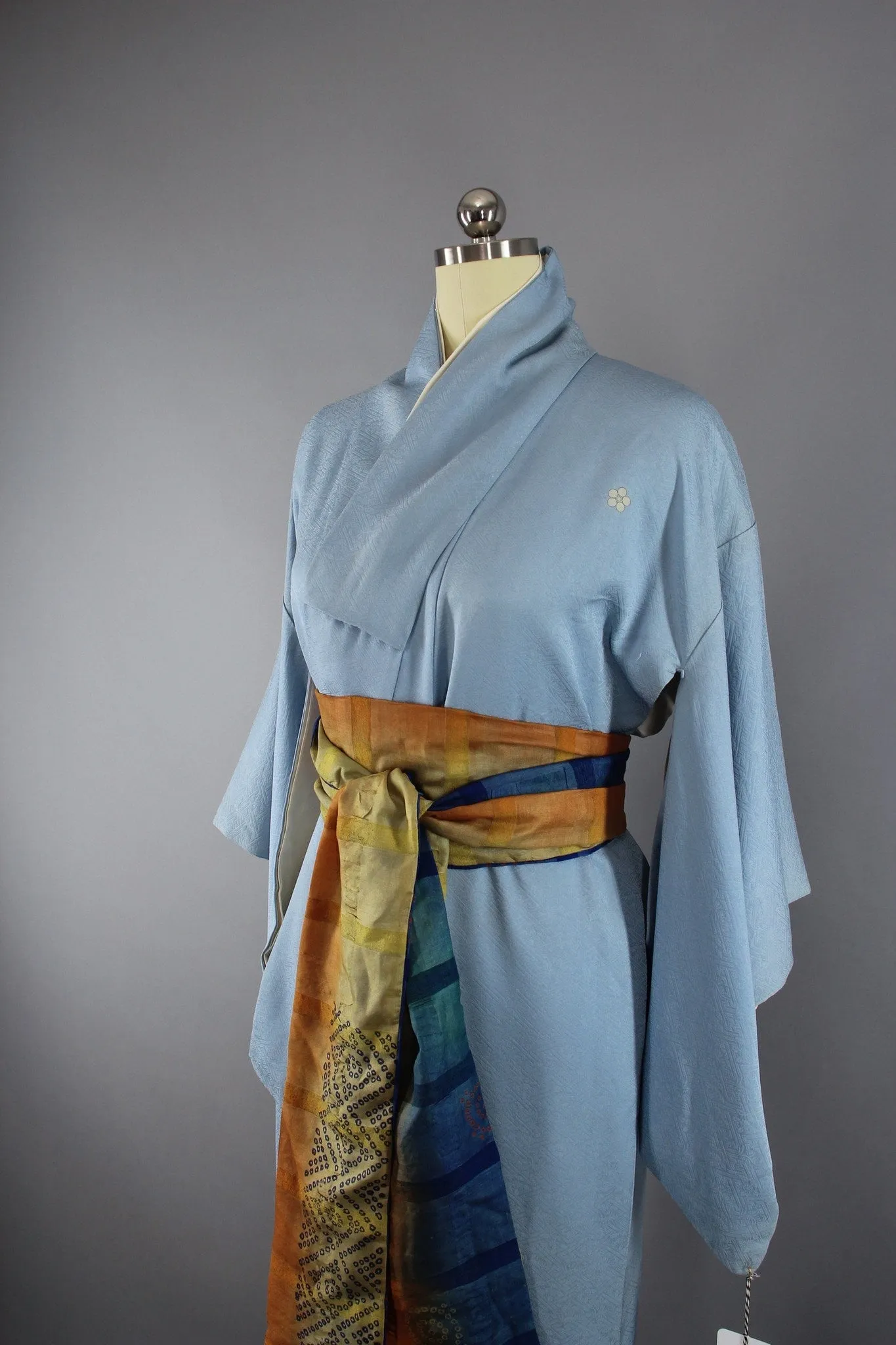 1950s Vintage Silk Kimono Robe / Sky Blue Embroidered Floral