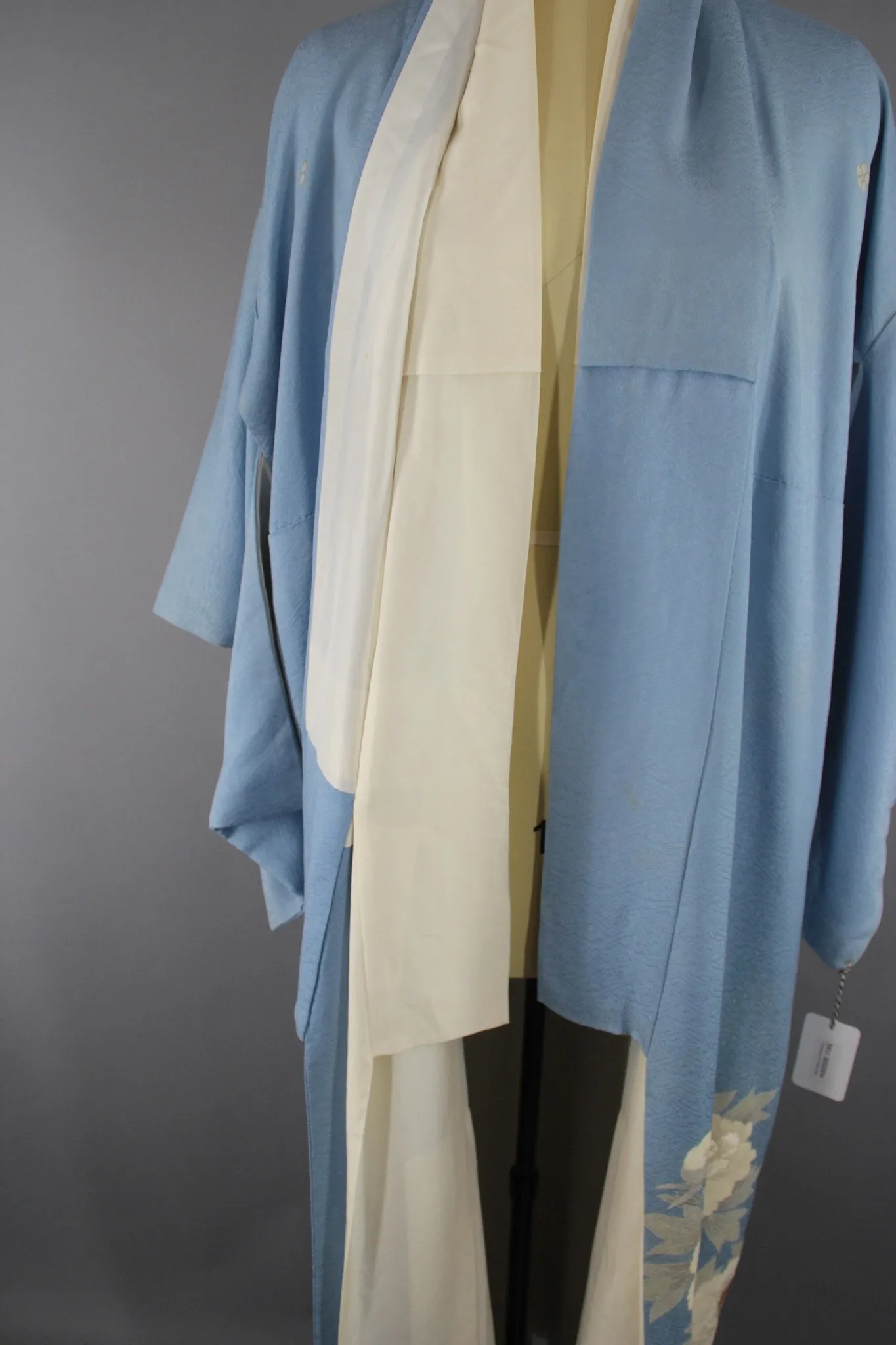 1950s Vintage Silk Kimono Robe / Sky Blue Embroidered Floral