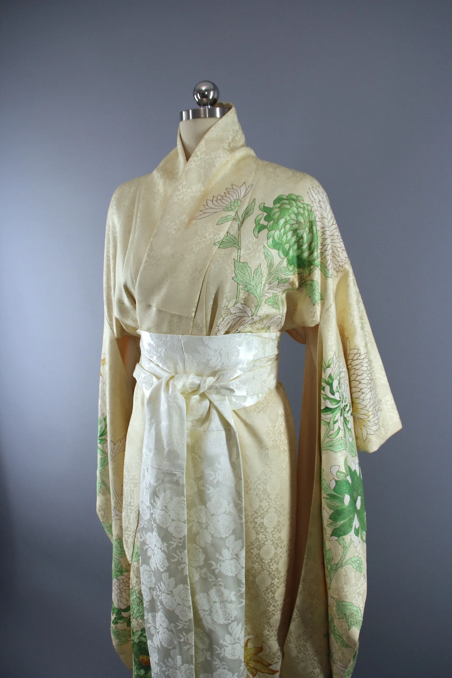 1960s Vintage Silk Kimono Robe / Ivory Yellow Green Chrysanthemum Floral