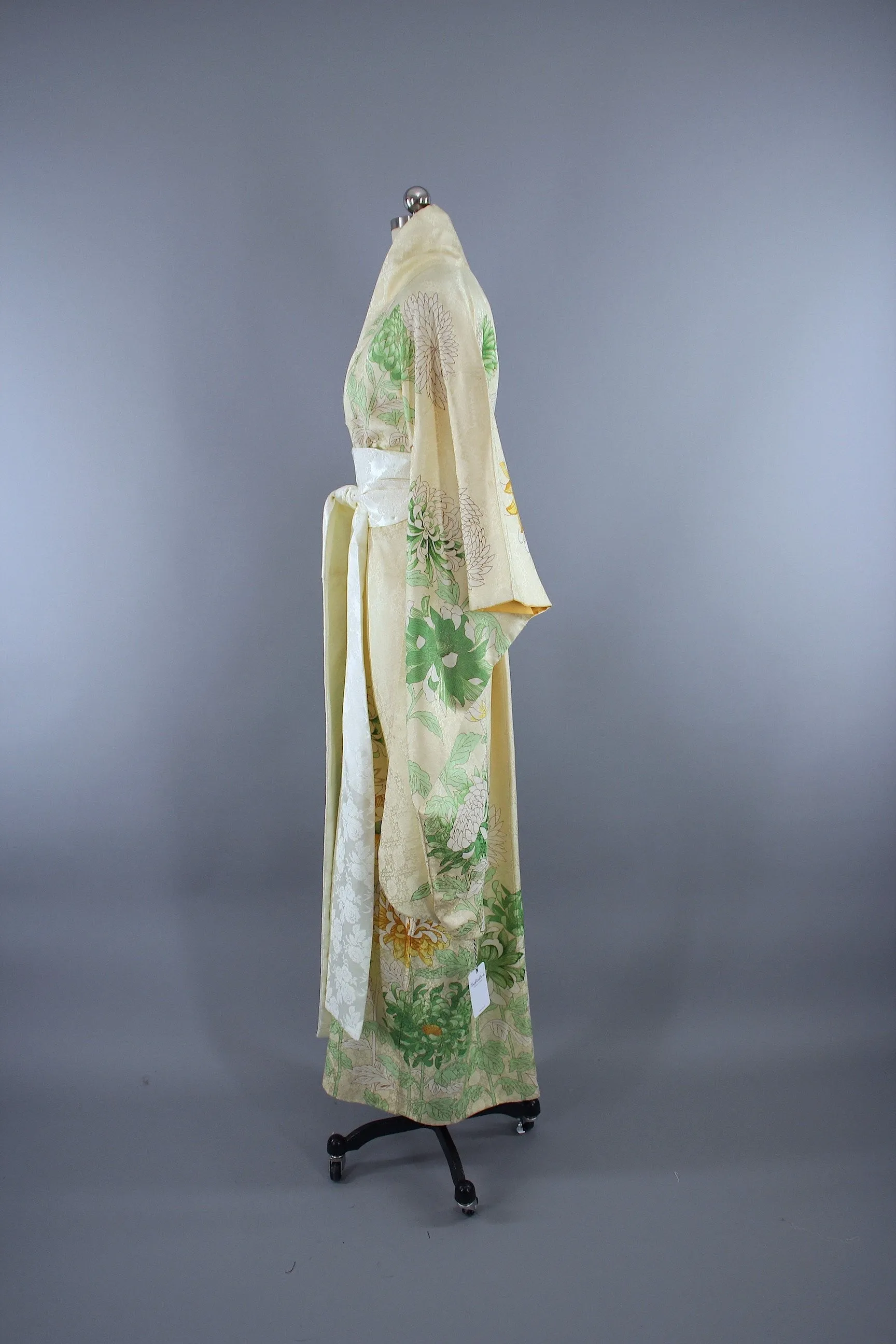 1960s Vintage Silk Kimono Robe / Ivory Yellow Green Chrysanthemum Floral