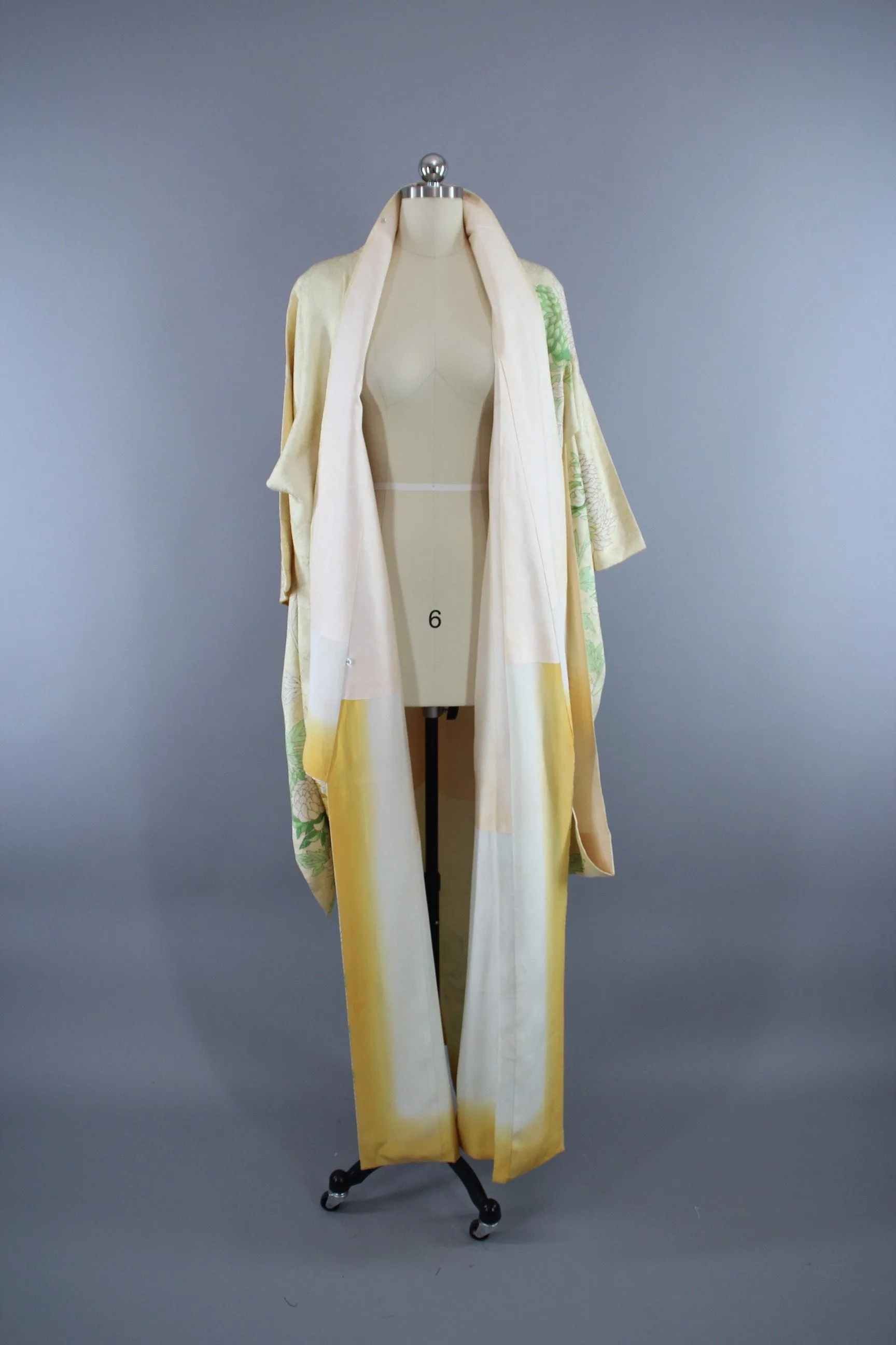 1960s Vintage Silk Kimono Robe / Ivory Yellow Green Chrysanthemum Floral