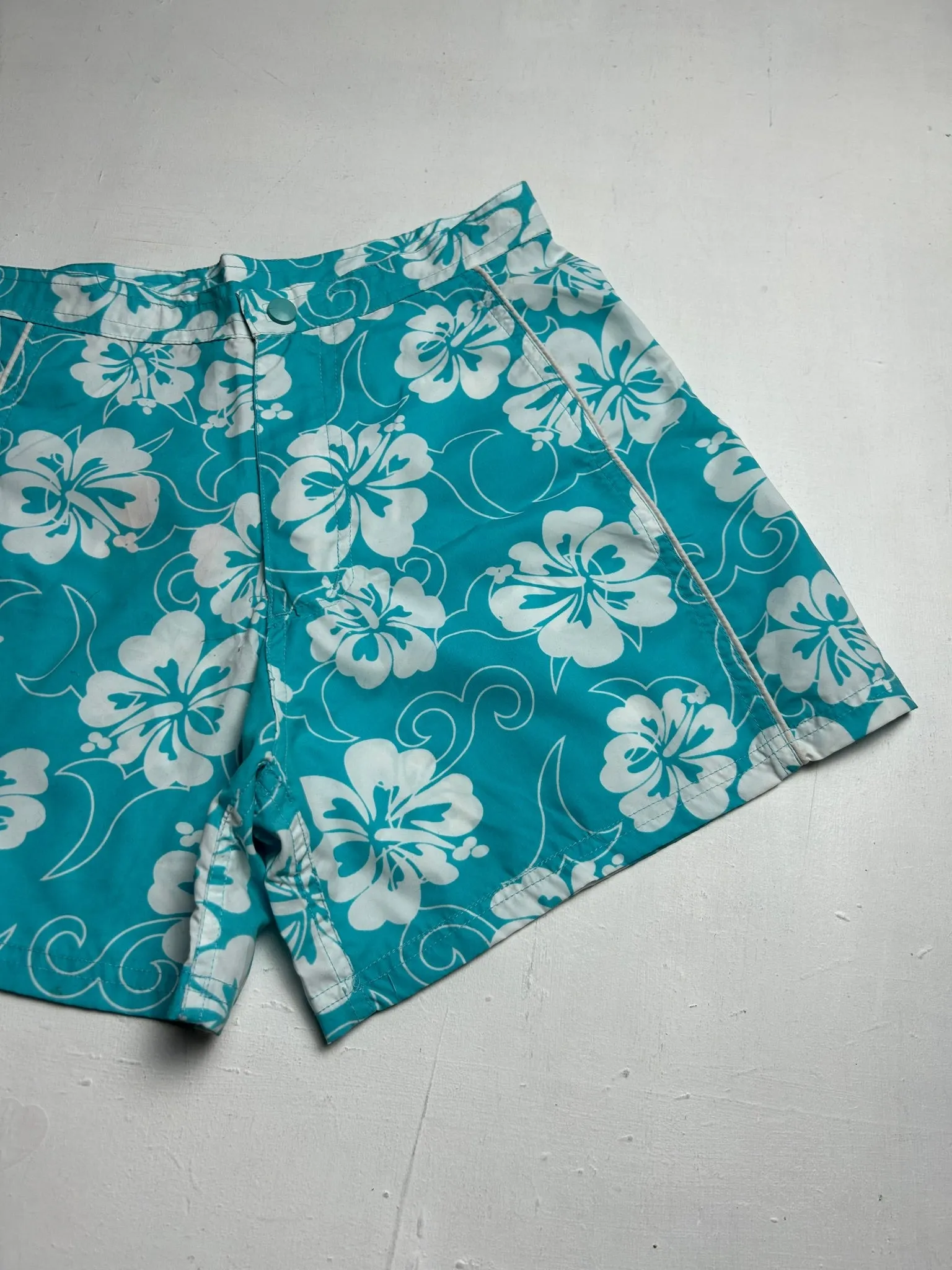 Baby blue mid rise Hawaii floral print beachwear mid short (XS)